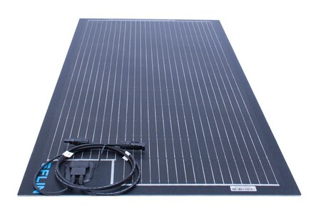 FLINflex 100W fleksibelt solpanel monteret på sejlbåd