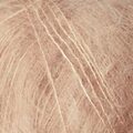 Close up af garnogle isager silk mohair farve 62 rosa