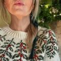 model ifoert  kristtjoern christmas sweater designet af hanne rimmen vi ser baerestykket