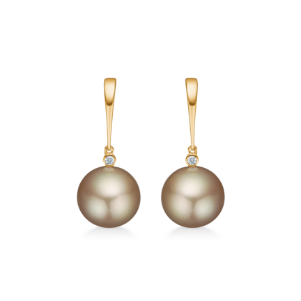 Chloé Mist earrings in 14-carat gold with cultured pearls and 0.05 ct. brilliant-cut diamonds, W.SI