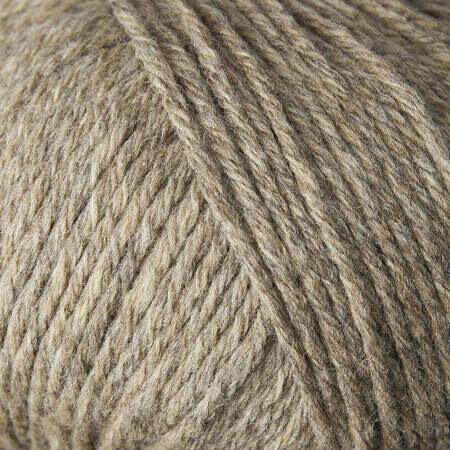 close up af garnnoegle heavy merino fra knitting for olive i farven natur