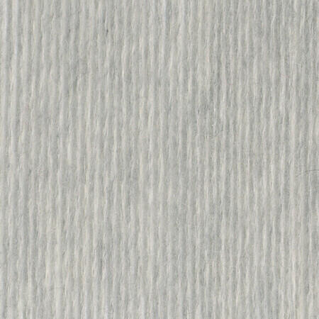 close up af garnnoegle i cashmere fra mondial i farven lys graa 929