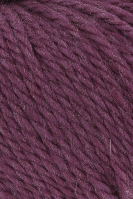 close up af garnnoegle af maerket carpe diem fra lang yarns i farven cyklamen meleret