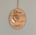 Oliver fødselstavle - Stilren gave i 4 mm eg. Personlig indgravering af navn, dato, klokkeslæt, vægt, og længde. Unik og perfekt til dåb.