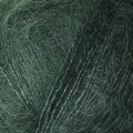 Close up af isager silk mohair farve 37 garn mørk grøn