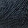 close up af garnnoegle merino fra knitting for olive i farven dyb petroleumsblaa