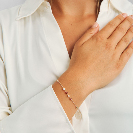 Rosea armbånd i 14 karat guld på model