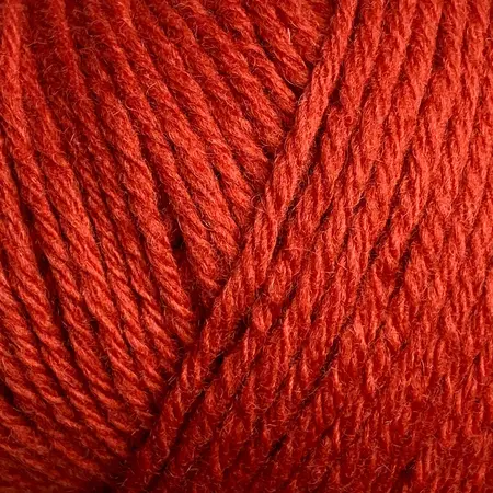 close up af garnnoegle heavy merino fra knitting for olive i farven granataeble