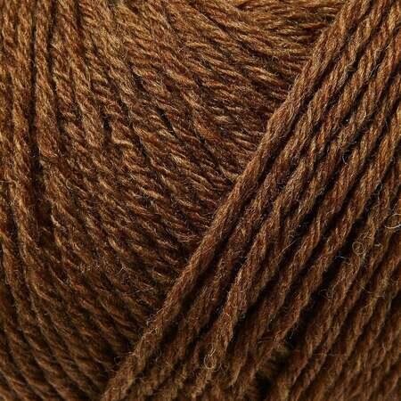 close up af garnnoegle heavy merino fra knitting for olive i farven lys cognac