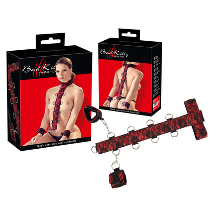 Bad Kitty Naughty Toys Red & Black Bondage Set – sort/rødt fikseringssæt i polyester og metal med halsbånd, håndjern og karabinhager, perfekt til BDSM og dominansleg.