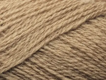 Close up af garnnogle saga fra filcolana i farven chai