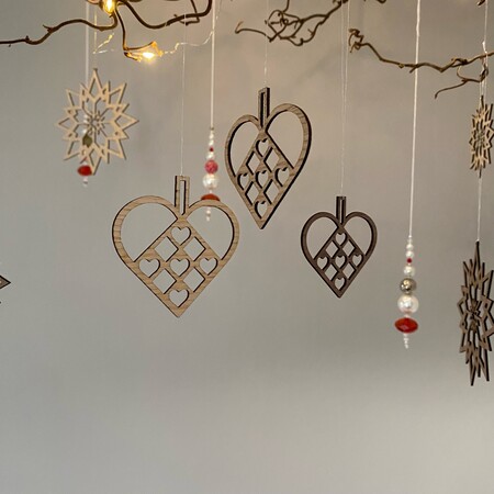 Flettet-Julehjerte-Med-Hjerter-Julepynt-Dansk-Tradition-julepynt-juletræspynt