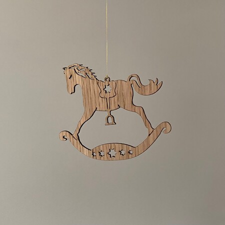 Gyngehest-i-eg-og-valdnød-nostalgi-dansk-design-juletræspynt-juleornament-træ