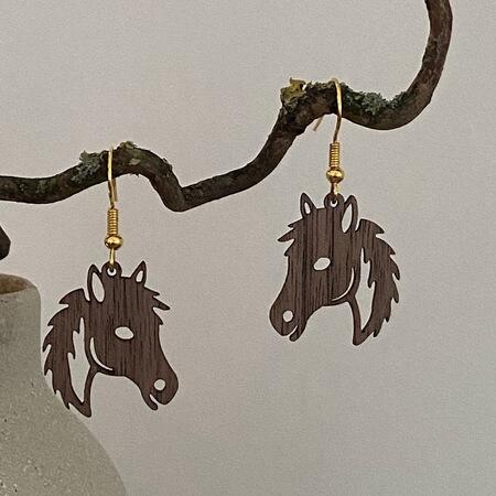 pony-oereringe-trae-bysandager