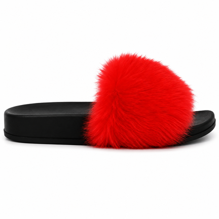 Alt tag: Røde fluffy slippers med sort sål – bløde pels slides til dame på hvid baggrund