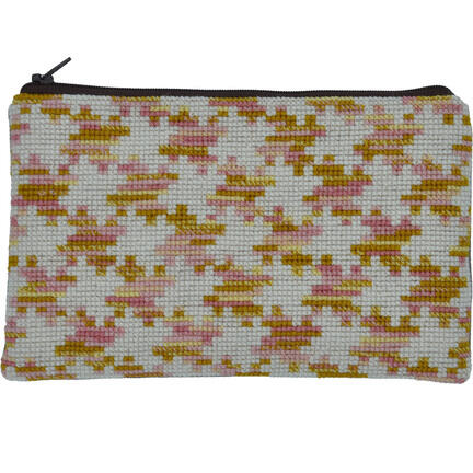 broderet clutch fra fru zippe af navnet puzzle