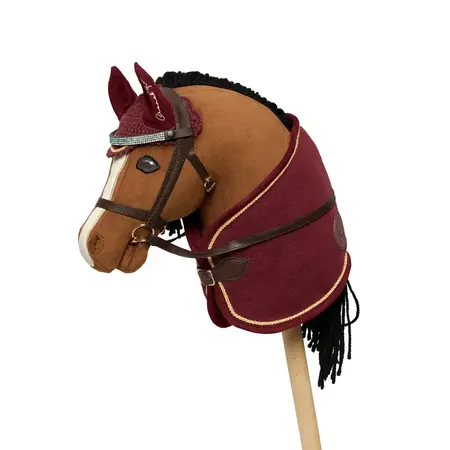 Cheval Roi hut & dækken til kæphest i farven Bordeaux. Flot sæt til din kæphest når du fx. skal til kæpheste stævne.