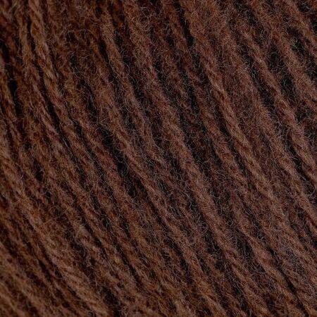 Close up af lun merino fra rauma garn i farven kanelbrun
