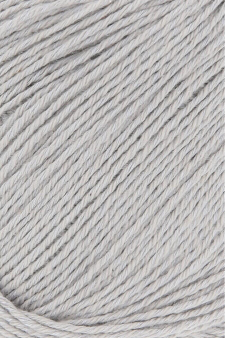 Close up af sommergarnet Sweet fra Lang Yarns i farven grå 24