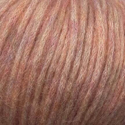 close up af garnnoegle af maerket snefnug watercolor fra camarose i farven morgengry