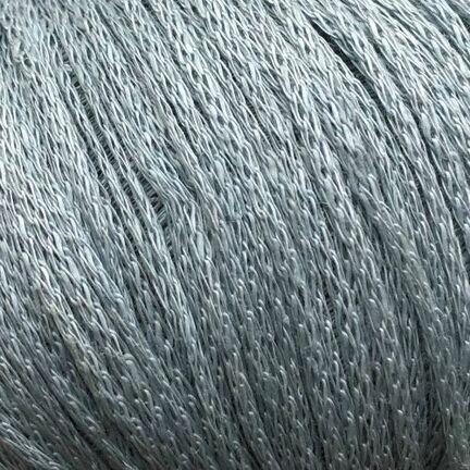 Close up af garnnøgle fra camarose løvetand i farven lyseblå