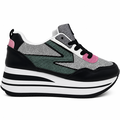 Trendy chunky dame sneaker med højt plateau og farverige detaljer. Overdelen kombinerer hvid mesh, sort kunstlæder og glitrende grønne og pink detaljer, der giver et moderne og iøjnefaldende design. Den kraftige hvide platform-sål med sorte kontrastlinjer