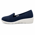 Navy blå slip-on damesko med hvid komfortsål
