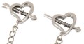 Bad Kitty Naughty Toys Heart Shaped Nipple Clamps – hjerteformede metalbrystklemmer med kæde og justerbart tryk til BDSM, sanseleg og forførelse.