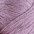 Close up af garnnøgle pure silk fra Knitting for Olive i farven Artiskoklilla