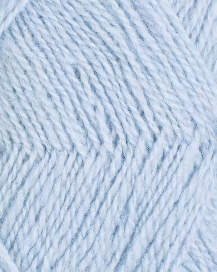 close up af garnet finull fra Rauma i farven lys blaa 4406