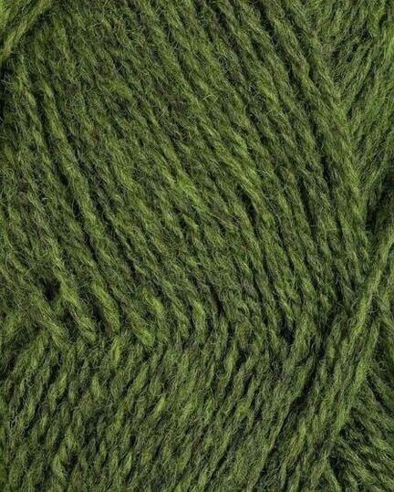 close up af garnet finull fra Rauma i farven groen meleret 4130