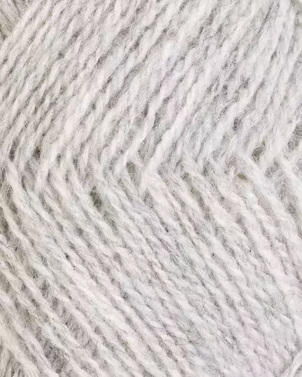 close up af garnet finull fra Rauma i farven lys graa meleret 403