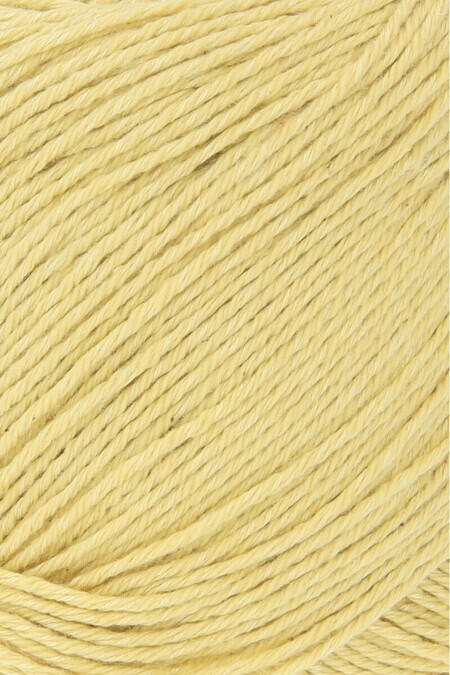 Close up af sommergarnet Sweet fra Lang Yarns i farven gul 14