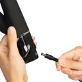 Sort rabbitvibrator med stødende skaft og vibrerende kaninører til G-punkt og klitorisstimulering