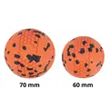 Non-stop dogwear Dog Ball til hunde. Farven er orange med sorte nister. Fås i 2 størrelser, 60 mm og 70 mm
