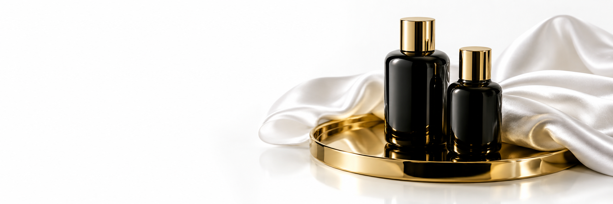 Massageolie og satin i hvid, sort og guld