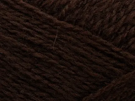 close up af garnet saga fra filcolana i farven 262 java