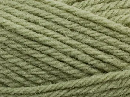 close up af garnnoegle peruvian highland fra Filcolana i farven 355 green tea