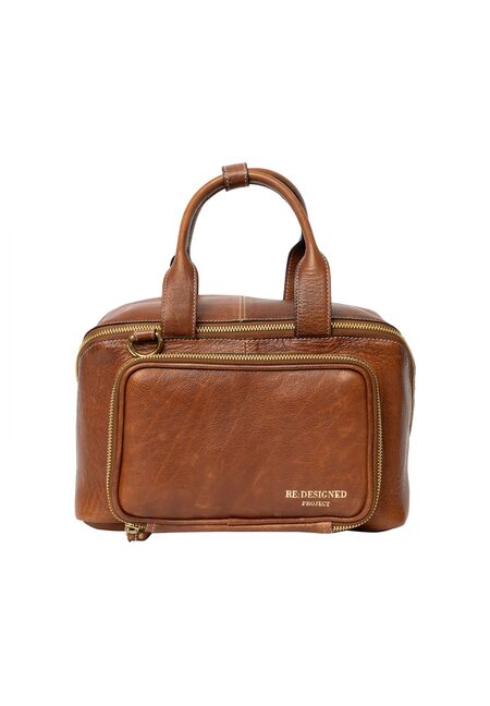 Project 39 set forfra i farven walnut fra RE Desgined