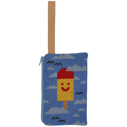 broderet pung 'laban' fra fru zippe med en brun ispind paa blaa baggrund med skyer