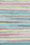 Close up af garnnøgle fra Lang Yarns i kvaliteten fiesta farve 04 lagoon blush flerfarvet garn