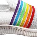hvide sneakers med regnbue farver til kvinder