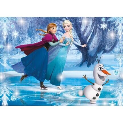 Frozen sukkerprint A4 med Elsa, Anna og Olaf på isen med snefnug og blå vinterbaggrund