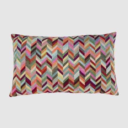 Unik pude i Pick’n Mix design med kossting – Baldyre Valborg broderikit