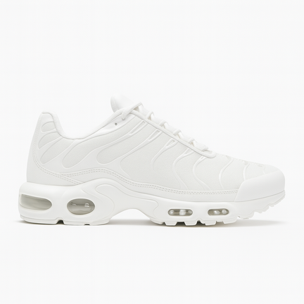 Hvid sneaker i profil med luftdæmpet sål på kridhvid baggrund