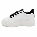 Hvid platform sneaker med sorte detaljer til dame