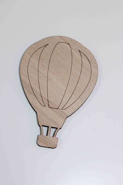 Luftballon i træ til børneværelset