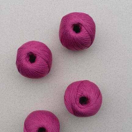 4 garnnoegler af market sole fra pascuali i farven fuchsia