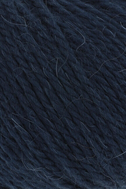 close up af garnnoegle af maerket carpe diem fra lang yarns i farven blaa marine