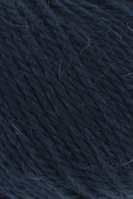 close up af garnnoegle af maerket carpe diem fra lang yarns i farven blaa marine